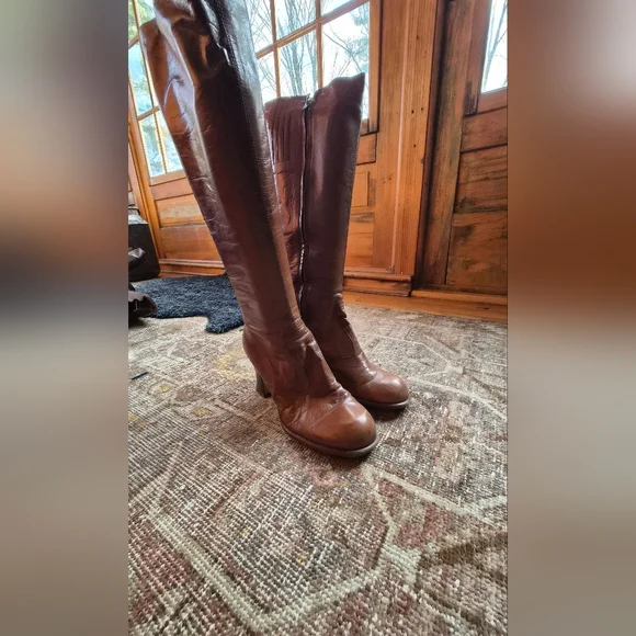 Elegant Caramel Leather Knee-High Boots from 90s Soho Boutique NYC - Picture 2 of 3